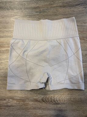 Light Gray Ribbed Shaping Shorts - Size S